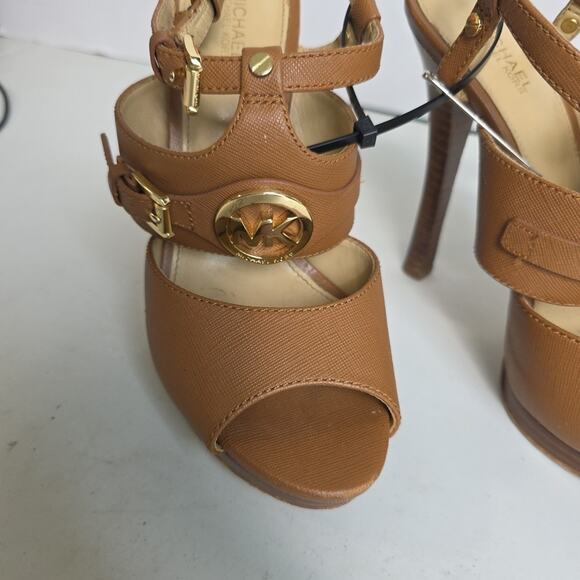 Michael Kors Mackenzie 5" Heels Gold Brown Leather Strap 7 M Big Logo Peep Toe - Picture 5 of 12